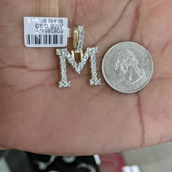 Real Diamond 10kt gold initial M pendant - Picture 6 of 8